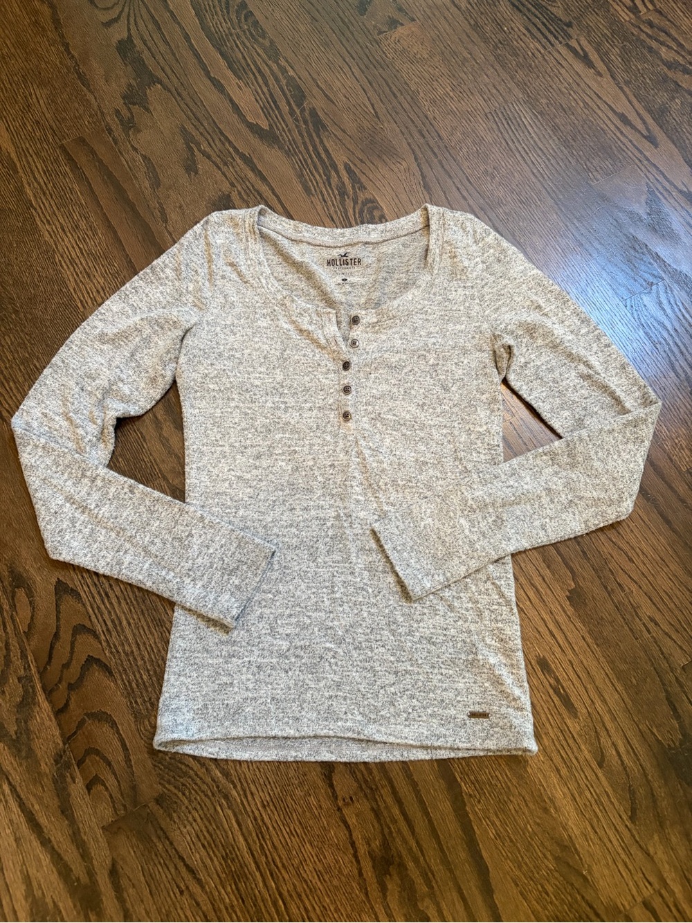 Hollister Women's Long Sleeve Henley in Heather Grey Size Small